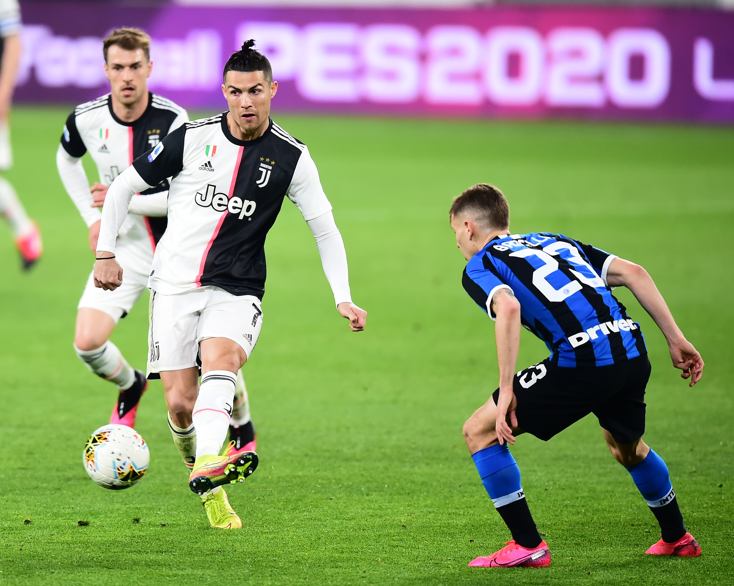 跟队记者：尤文仍在重点关注迈尼昂，球员的续约谈判陷入停滞